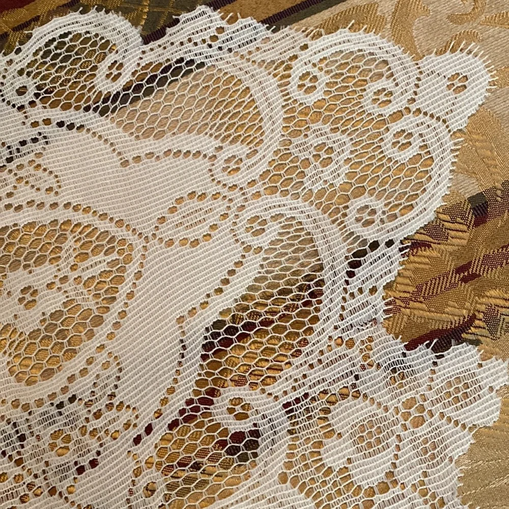 2 lace doilies